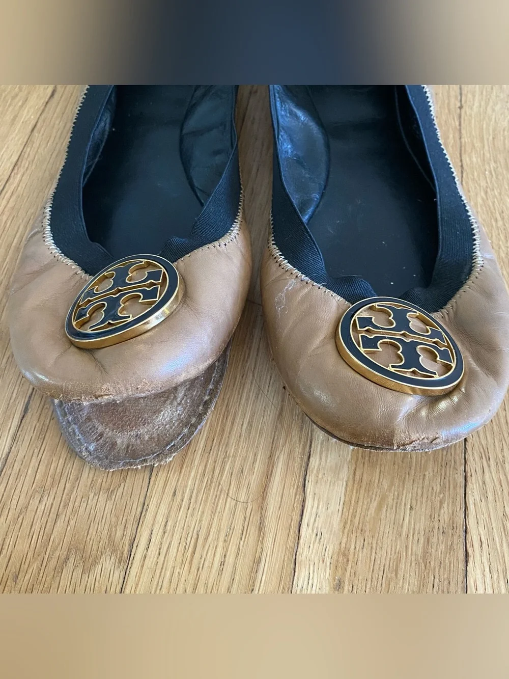 Tory Burch driving shoes Womens 11 tan logo designer *need repair to sole*